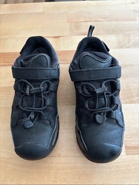 Keen Kids Black Slip-On Sneakers/ Hikers with Elastic Bungee